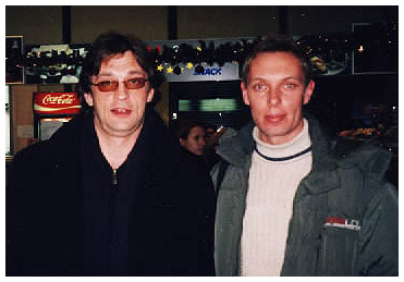 Александр Домогаров и Дмитрий Быков в краковском аэропорту